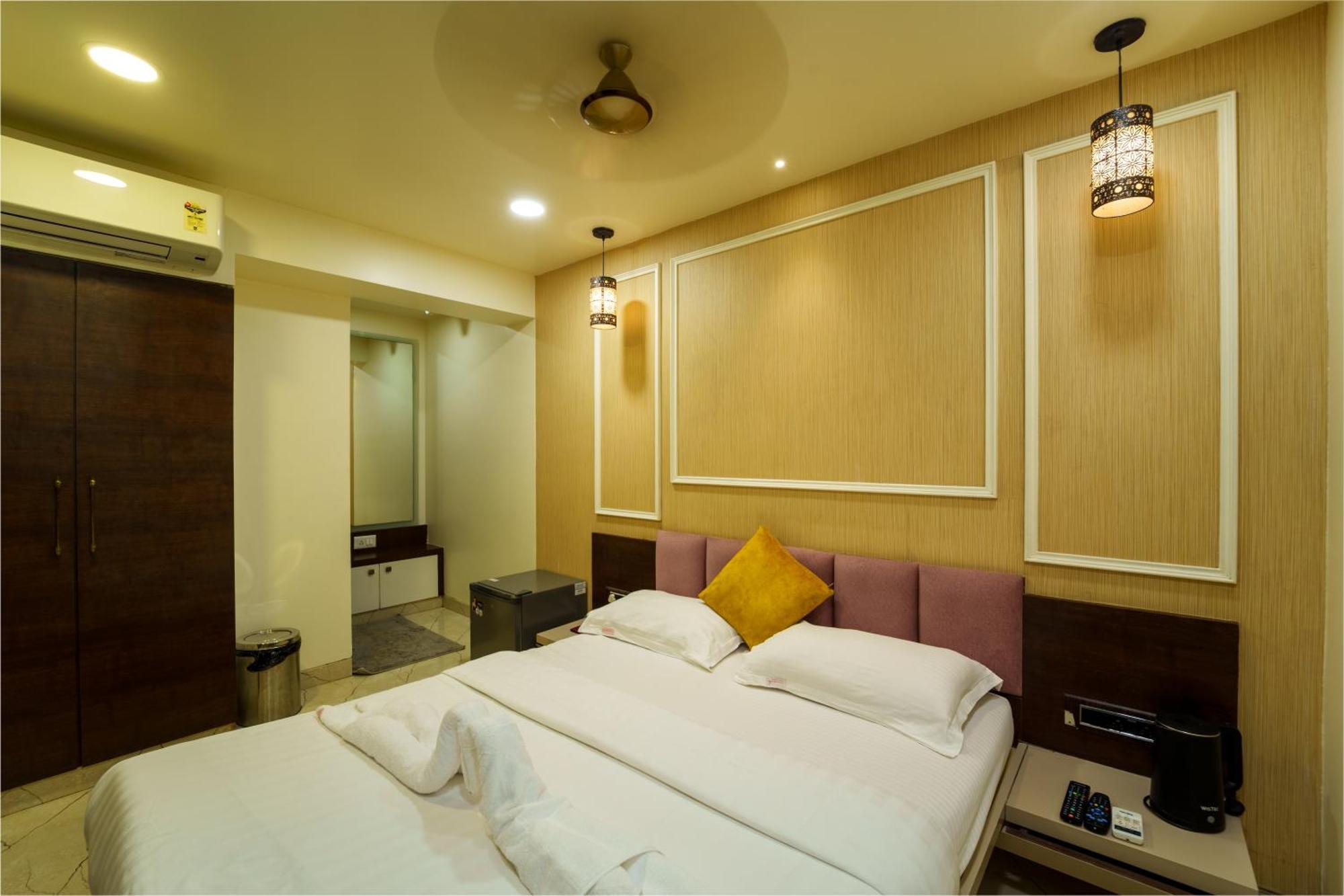 La Hotel Metro Near Bkc — Photos 1